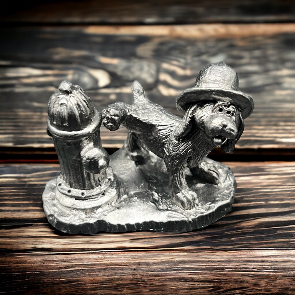 MICHAEL RICKER PEWTER DOG HIKING LEG ON FIRE HYDRANT FIGURINE MINIATURE